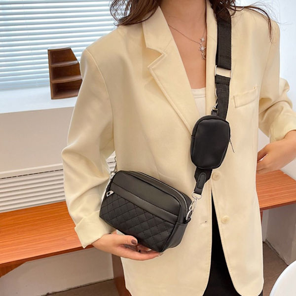 Rhombic Lattice Square Bag Kainalolaukku MUSTA black