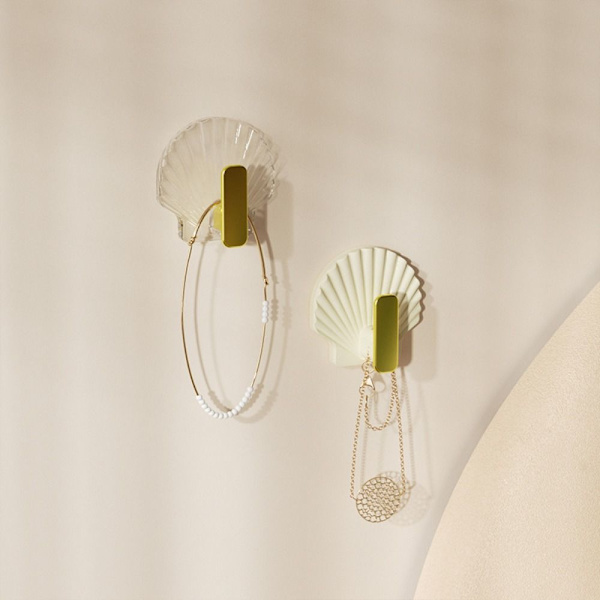 Shell Sticky Hook Hangers 04 04 04