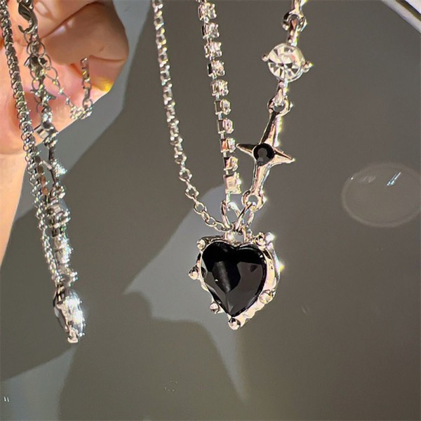 Y2K nyckelbenskedja Crystal Heart Halsband C C C