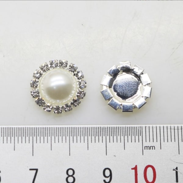 20 kpl 18 mm:n helmenapit strassikoristeita
