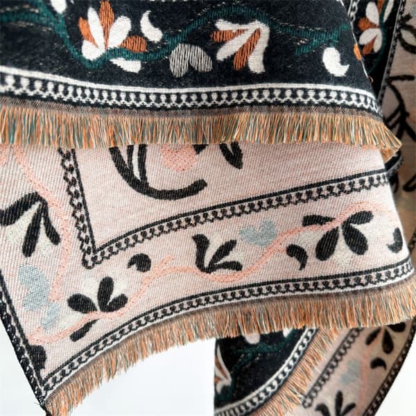 Blommor Scarf Varma halsdukar C C C