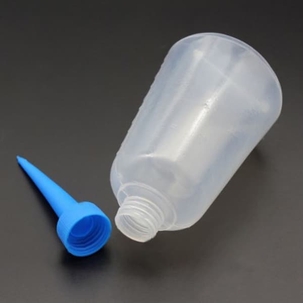 Muovinen kirkaskärkinen asetinpullo 150 ml 150ml