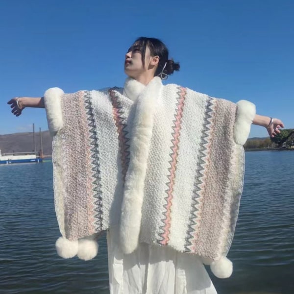 Mongolian Poncho Cardigan Tupsuhuivi VALKOINEN white