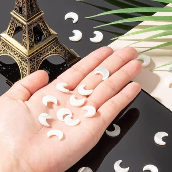 32 kpl Natural Shell Beads Moon Shell Beads Mini Moon Loose
