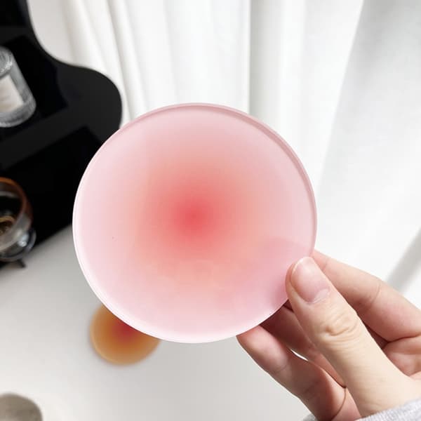 Gradienttiakryylilasinaluset Round Cup Pad RED red