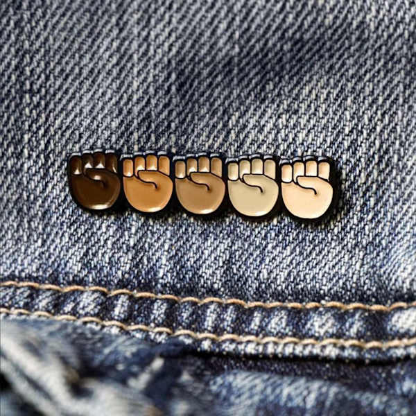 BLM Fists Broscher Emalj Pin Jacket Bag Badge