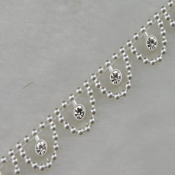 Kædebesætning Rhinestone Ivory