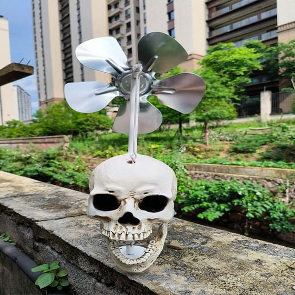 Skull Wind Spinner Vindsnurra VIT white