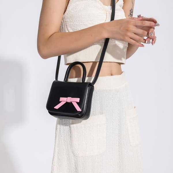 Mini Square Bag Axelväskor SVART Black