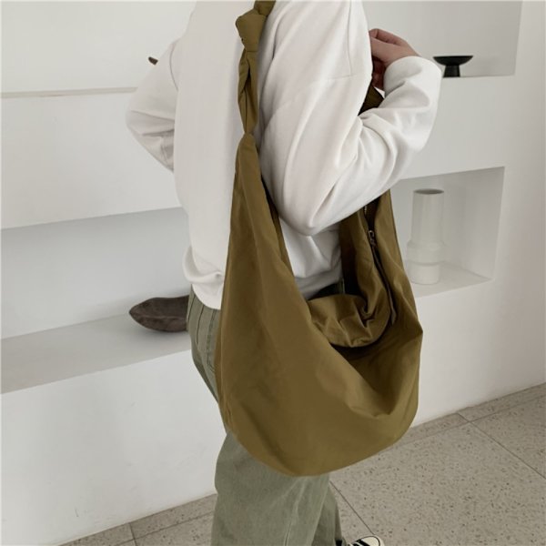 Dumpling Bag Damväska GRÖN green