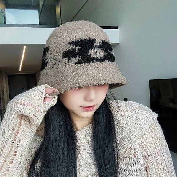 Strikket hue plyshue 5 5 5