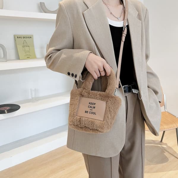 Tygväskor Plysch underarmsväska KHAKI khaki