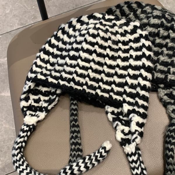 Neulottu cap , korvasuojahattu MUSTA&HARMAA black&grey