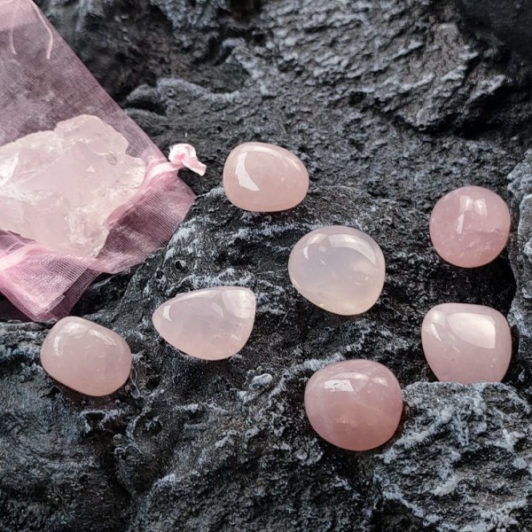 8 kpl vaaleanpunainen set parantavia kiviä mineraalinäyte