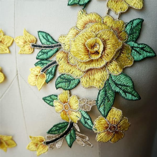 2Pairs 3D Rose Flower Brodeerry Patch pitsiompeluapplikaatio