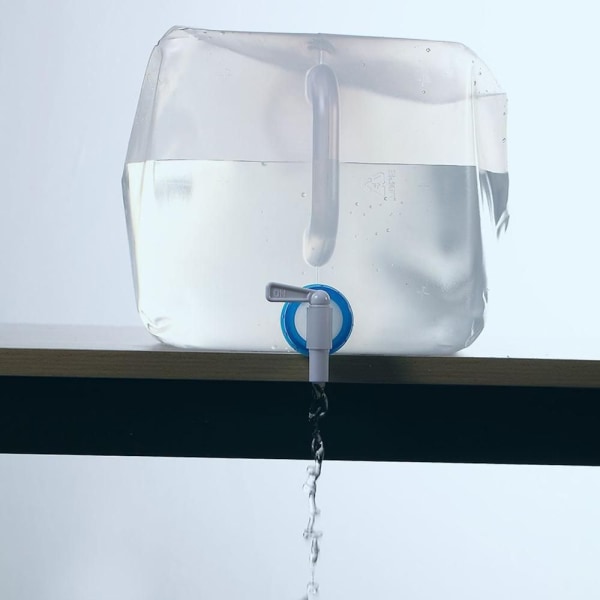 Bærbar sammenleggbar vannflaske med kran