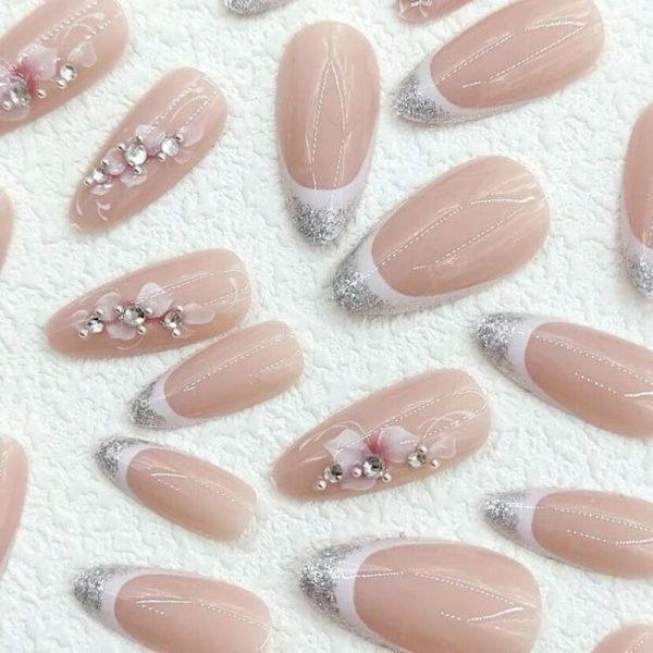 Almond Fake Nails Tekokynnet 5 5 5
