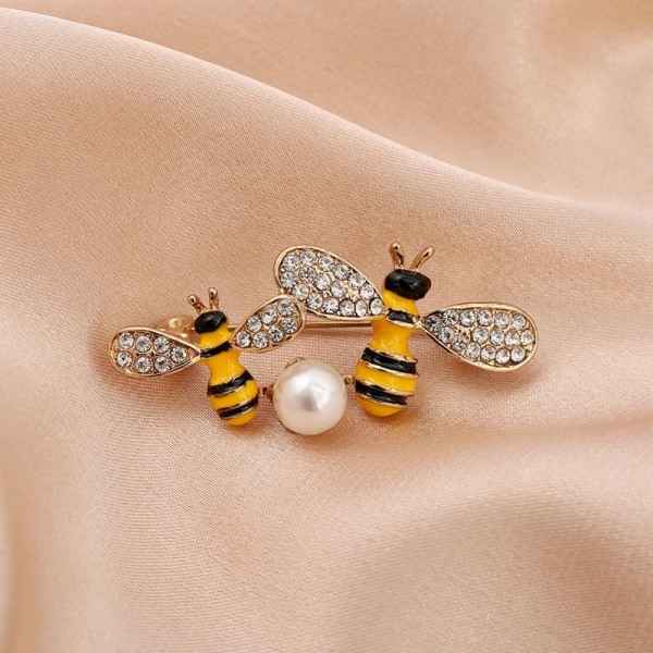 3 stk Pearl Bee Corsage Krystallbrosje B B B
