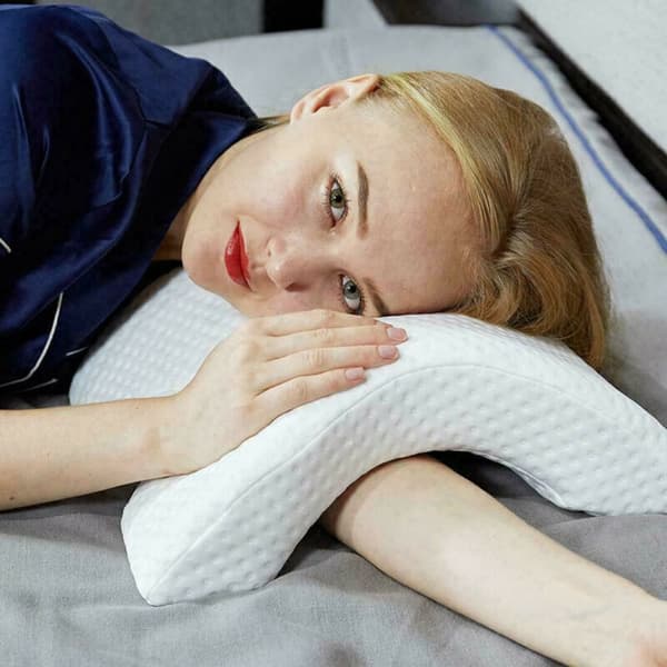 Tunnelformad Kudde Memory Foam Kudde Böjd Kudde