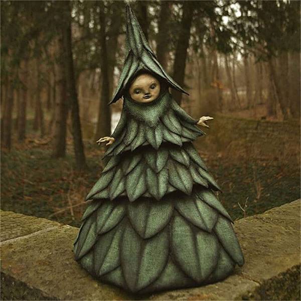 Häxor Skulpturer Konst Docka Skulpturer FÅGELHÅLLANDE HÄXFÅGEL Bird Holding Witch