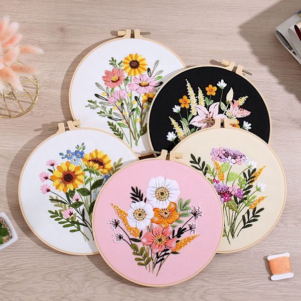 Övningssats för broderistygn Blombroderi B B B