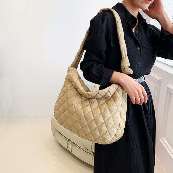 Axelväska Quiltade tygväskor VIT white