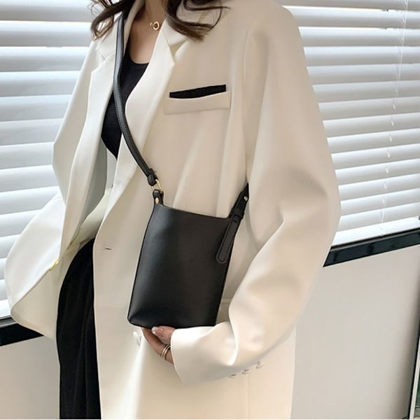 Crossbody Bags Messenger Bags MUSTA black