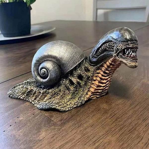 Aliens Snail Statue Figur Statue Model 01 01