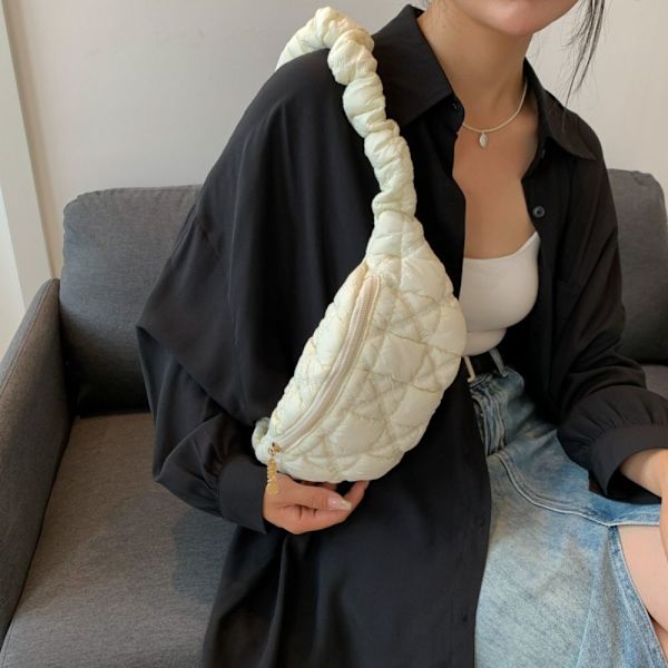 Plisseret Cloud Bag Taljetaske SORT Black