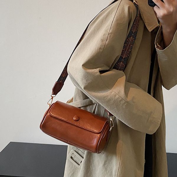 Olkalaukku Crossbody Bag MUSTA black