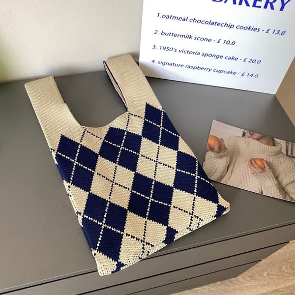 Stickad handväska Knot handledsväska 3 3 3