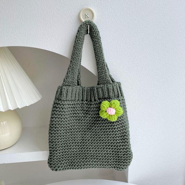 Stickad handväska Knot handledsväska GRÖN green