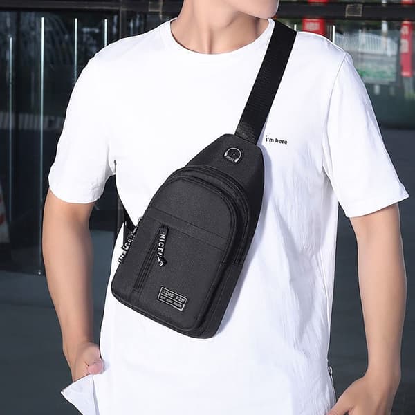 1 Stk Brysttaske Messenger Bag SORT-USB SORT-USB black-USB