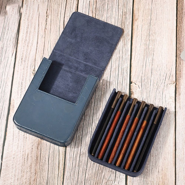 Retro Pen Box kynäpidike MUSTA Black