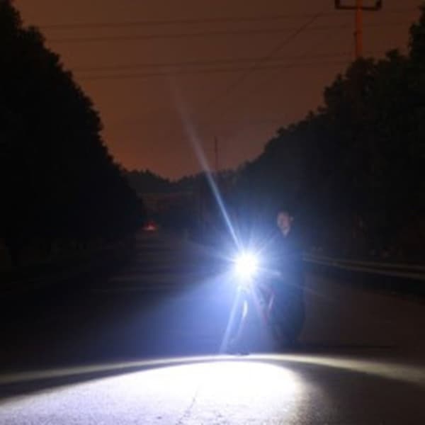 LED-taskulamppu Teleskooppizoom-taskulamppu ulkovalaistukseen