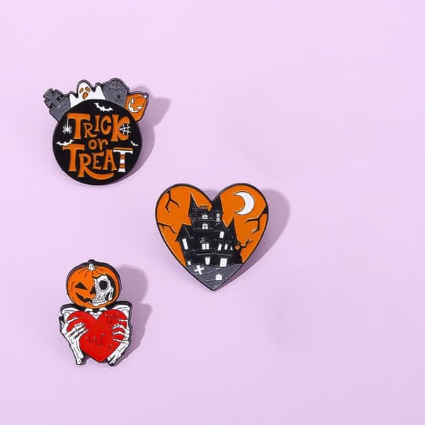 3 stk. Badge Klær Tilbehør C C C