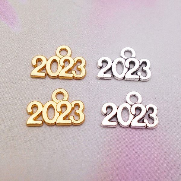 100 stk. Souvenirvedhæng 2023 kvast STYLE-1 STYLE-1 Style-1