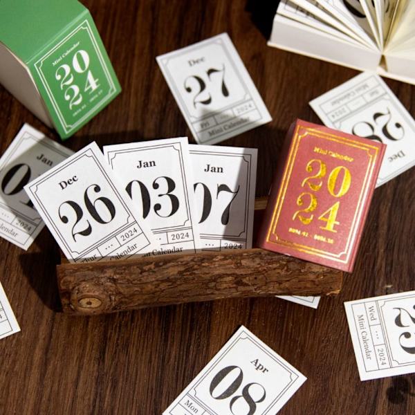 Rivbara kalendrar Desktop Paper Calendar RÖD red