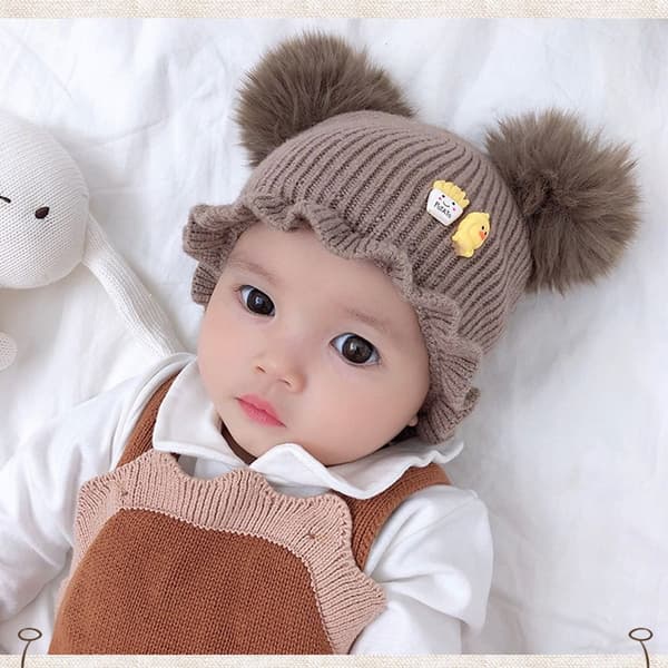 Pompom Babylue Strikkehette KAFFE coffee