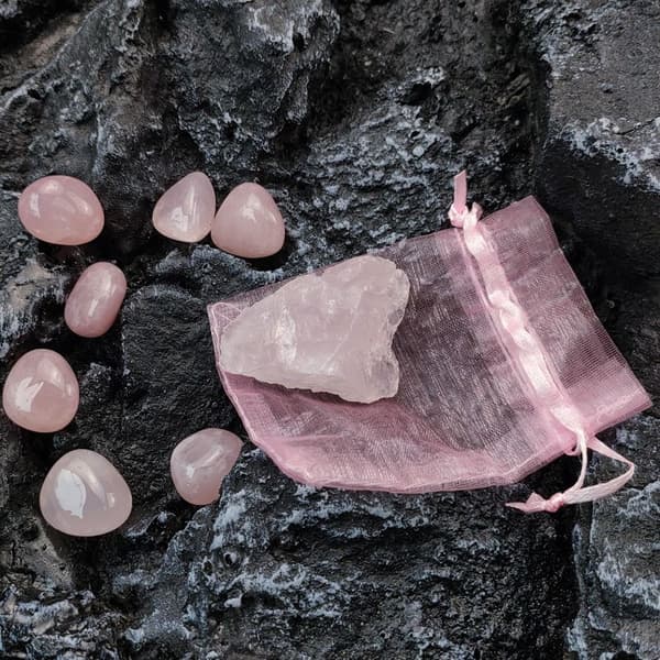 8 kpl vaaleanpunainen set parantavia kiviä mineraalinäyte