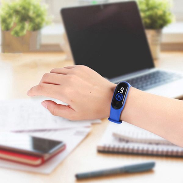 Opiskelijoiden elektroninen watch Digitaalinen watch RED Red