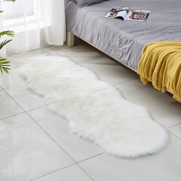 Fluffy teppe imitert ullpute HVIT white