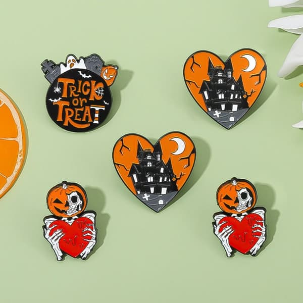 3 stk. Badge Klær Tilbehør C C C