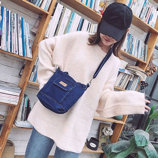 Axelväskor i denim, Crossbody-väskor light blue
