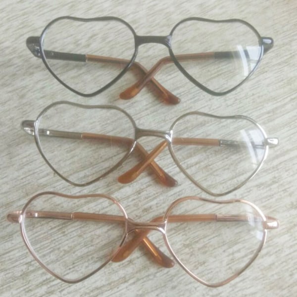 Søt hjerteinnfatning plysjdukkebriller 8 8 8