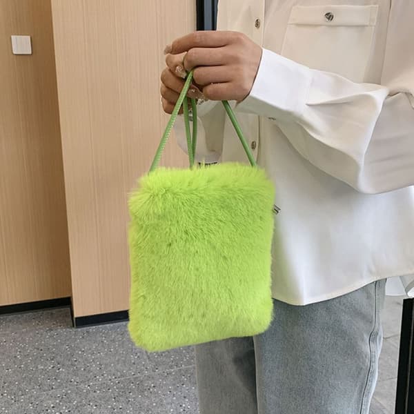 Plyschväskor Plysch underarmsväska GRÖN green