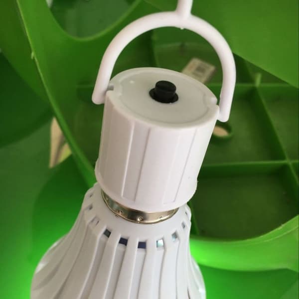 10 kpl E27 Ruuvattava Light Socket -kannettava lampun pidike koukulla