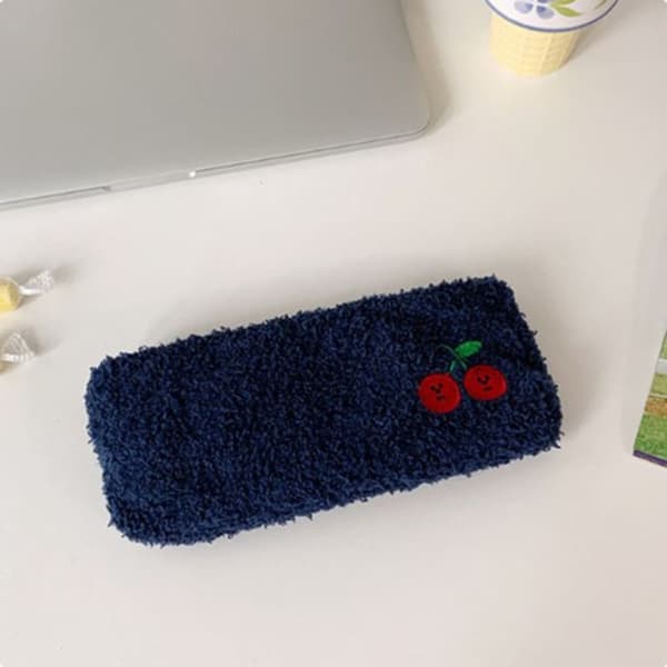 Cherry Embroidery Penaalilaukku Pehmo Case DD D