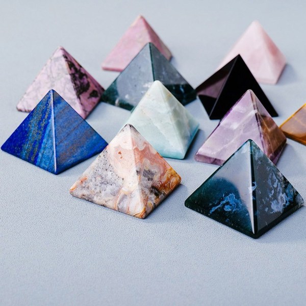 Krystallpyramidepyramide modell 04 04 04