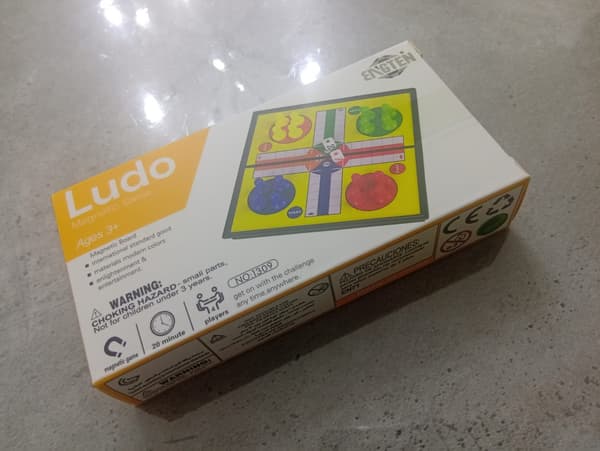 Magnetiskt hopfällbart Ludo-spel för sällskap